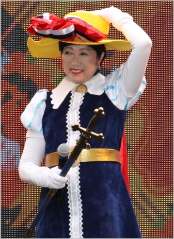 小池百合子・リボンの騎士サファイア仮装2