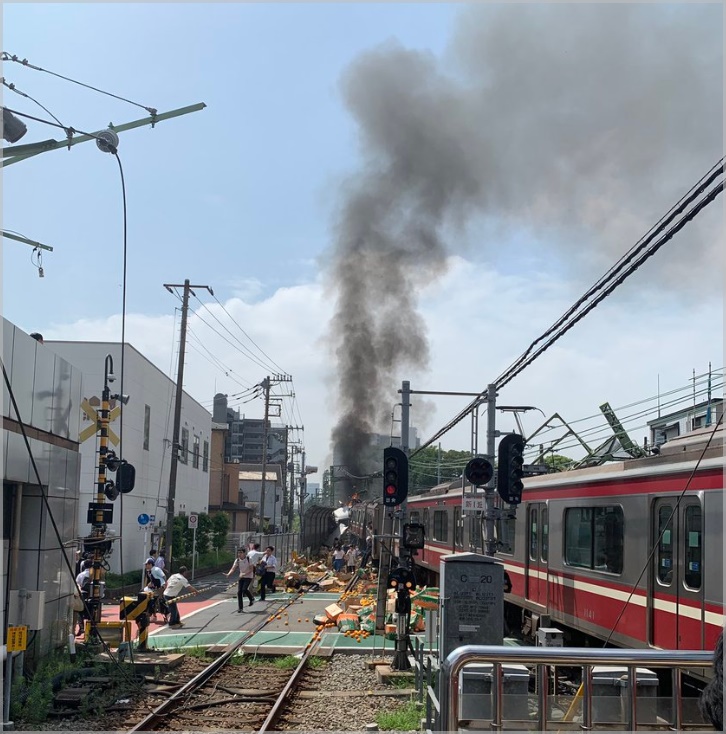 横浜・新町駅衝突事故の現地の状況や原因