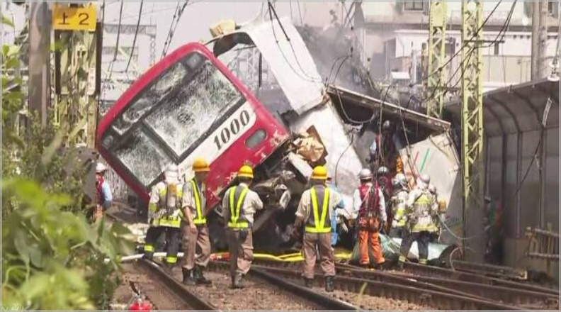 新町駅でトラックと電車の衝突事故。原因や現地の状況