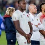 イングランド選手の銀メダル拒否動画